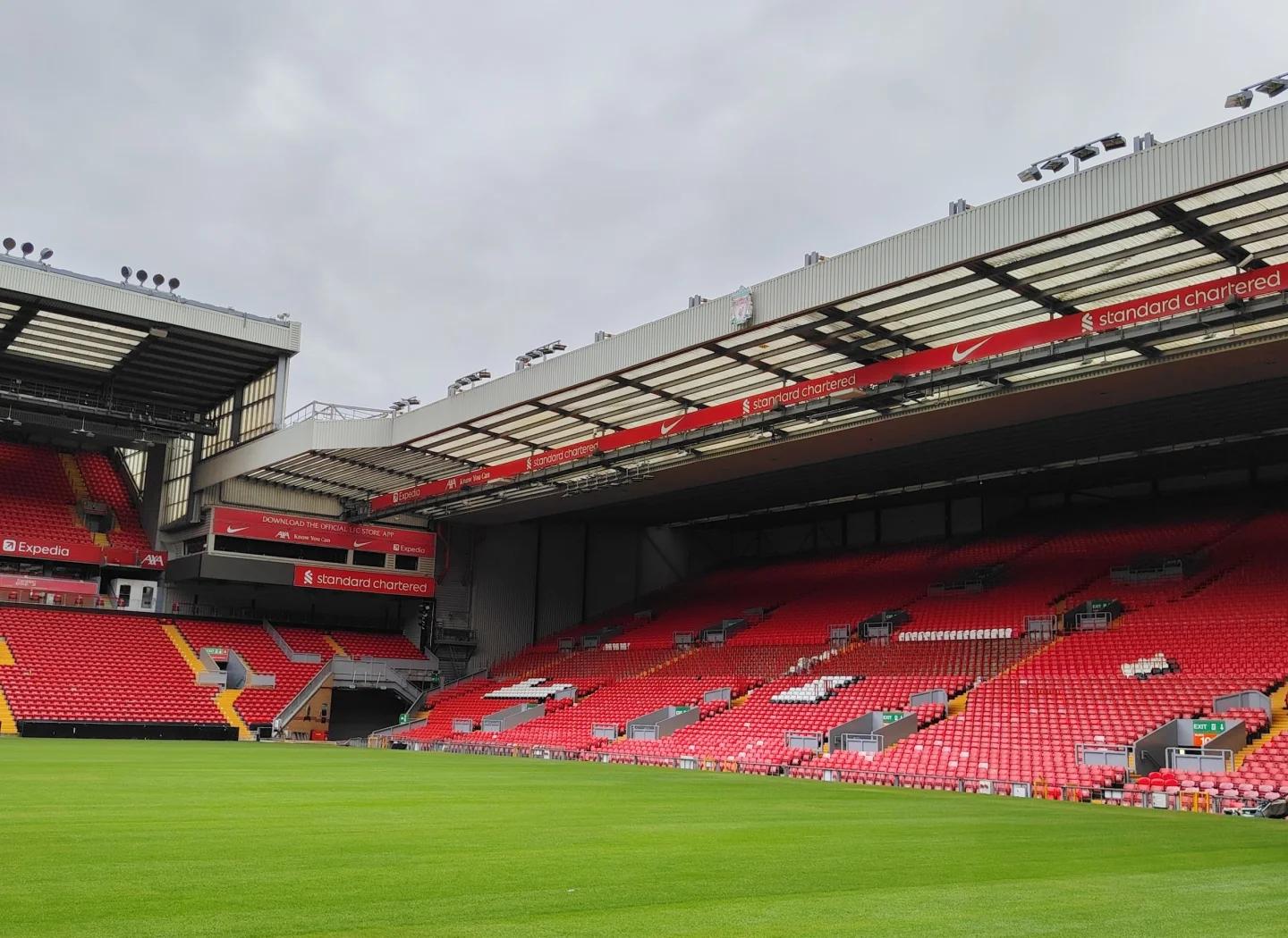 人盯人战术，一段萨利巴紧逼凯恩的短视频走红网络（萨利巴全程盯防凯恩：短视频引爆全网）