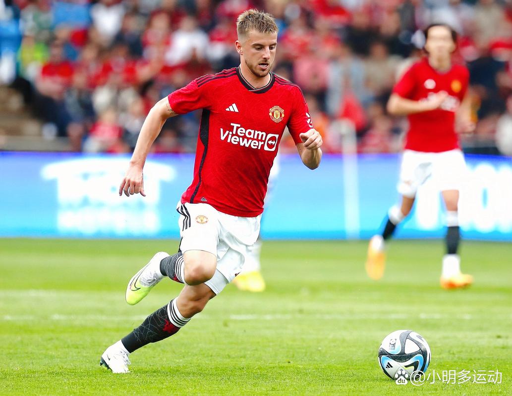 利物浦当地的阿诺德纪念壁画被破坏，记者：工作人员正在修复（利物浦阿诺德纪念壁画遭破坏，记者称修复工作已展开）