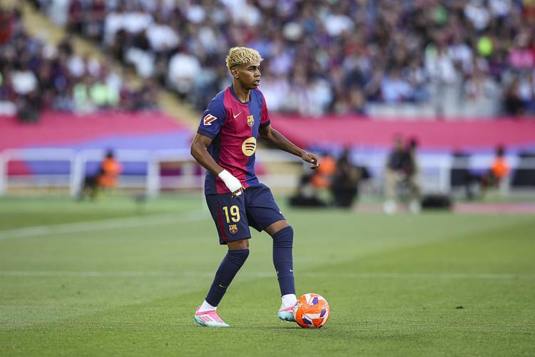 中英青训交流会嘉宾：绝杀韩国转型后卫；枪手铁闸曾获世界杯（中英青训交流会嘉宾：绝杀韩国后转型后卫，阿森纳铁闸曾捧世界杯）