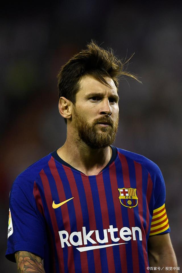 从埃夫勒街区到足球界巅峰：记登贝莱和乌帕梅卡诺的友谊（埃夫勒到足坛之巅：登贝莱与乌帕梅卡诺的同路传奇）