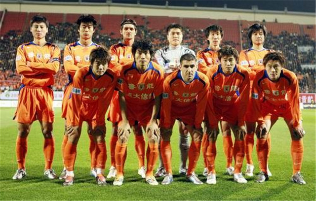 记者：世界杯抽签仪式开始前，大力神杯已经抵达华盛顿（记者：抽签仪式尚未开始，大力神杯已抵达华盛顿）