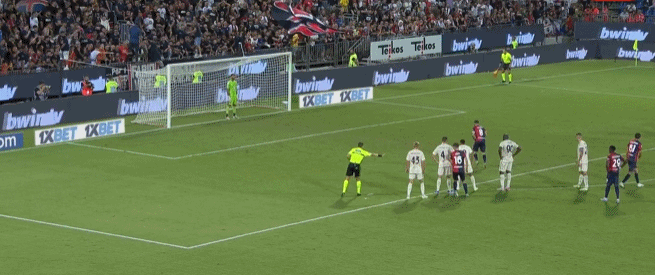 埃迪-豪：球队中场从六人减至四人，必须赶紧引援