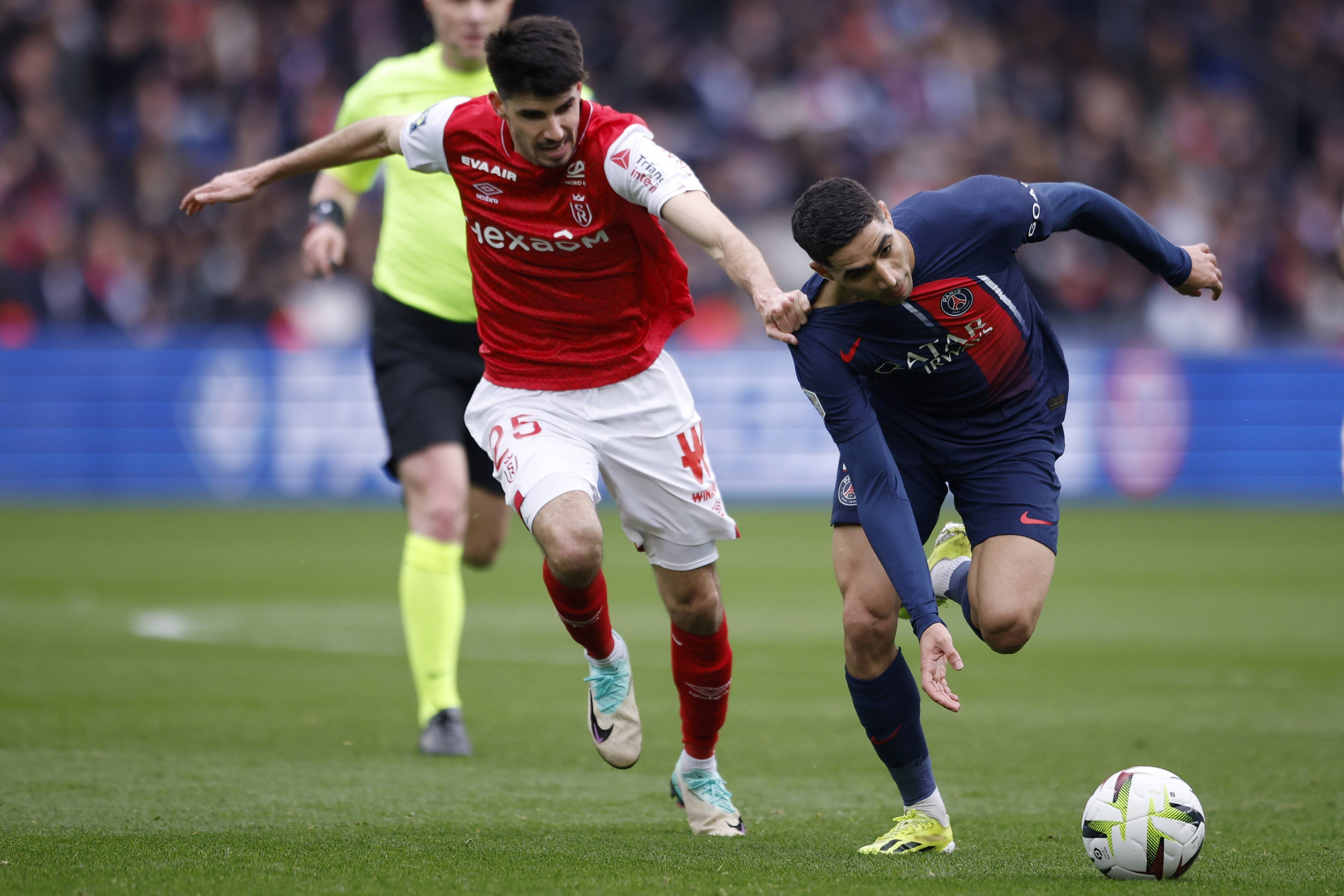 英超半场：米伦科维奇乌龙巴里破门，埃弗顿2-0诺丁汉森林（英超半场战况：巴里破门+米伦科维奇乌龙，埃弗顿暂2-0领先诺丁汉森林）