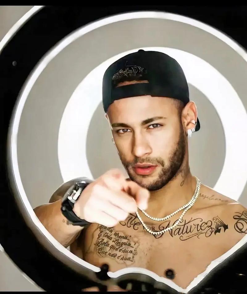 西甲第19轮：姆巴佩2射1传阿诺德助攻+伤退 皇马3-0毕巴距榜首1分（西甲第19轮：姆巴佩梅开二度外加助攻 阿诺德助攻后伤退 皇马3-0毕巴距榜首仅差1分）