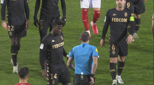 马卡：如果阿劳霍心理健康问题无法恢复，巴萨冬窗可能签中卫