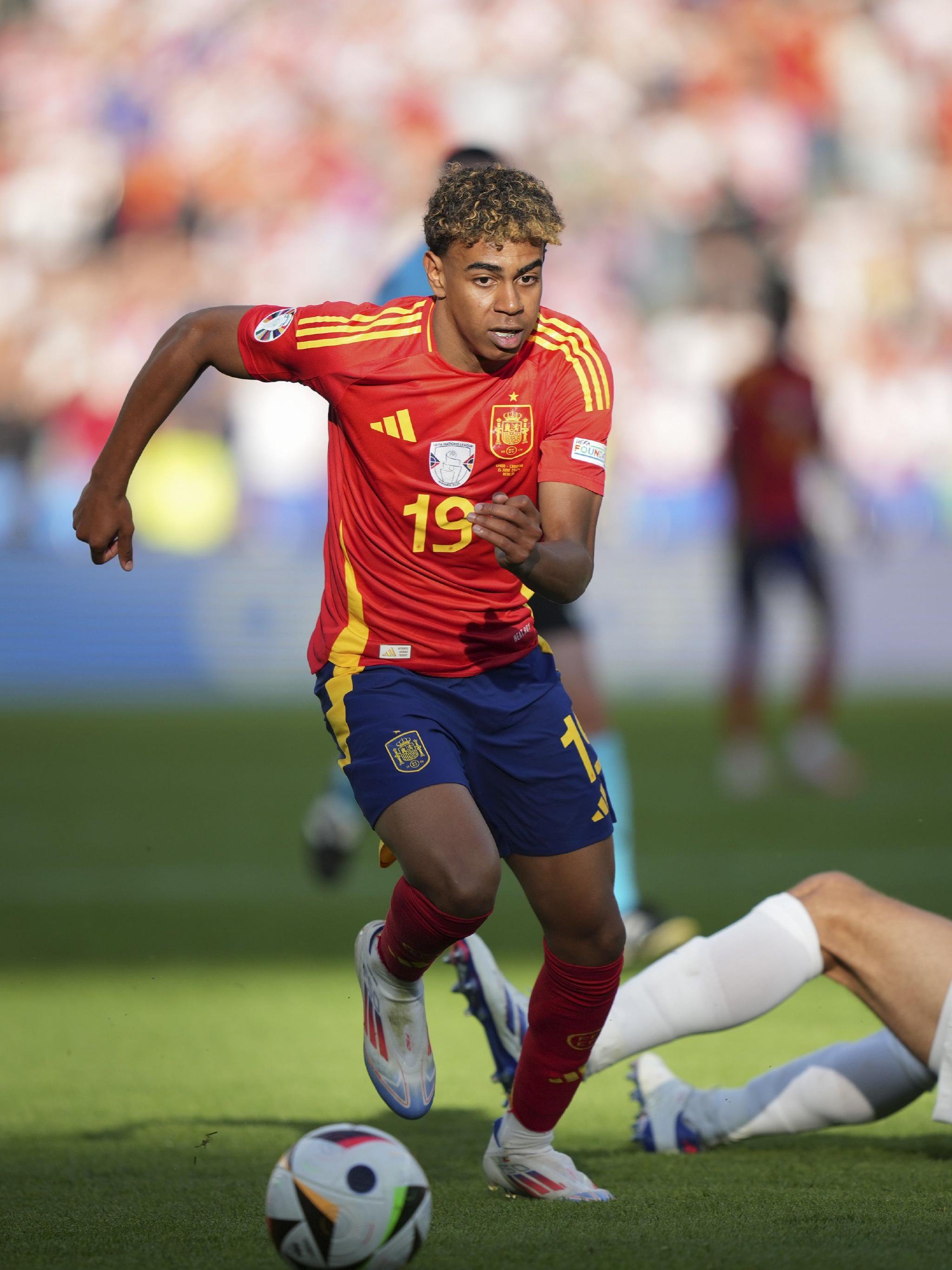 劳塔罗7个自然年意甲进球数上双，成为国米队史第四人（劳塔罗已在7个自然年意甲进球达两位数，位列国米队史第4人）