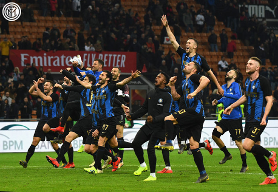 科尔：我们的掩护方式现在看不一定独特，但在六七年前是的（科尔：如今我们的掩护未必独特，六七年前却独树一帜）