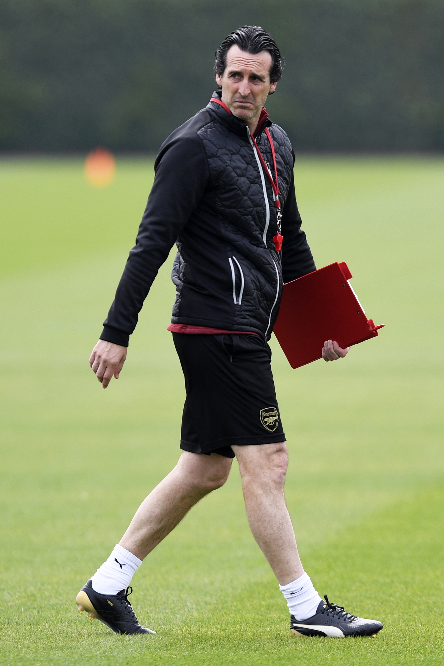 名宿：在我看来莱奥是边锋不是前锋；他配得上米兰10号球衣（名宿：莱奥是边锋非前锋，配得上米兰10号）